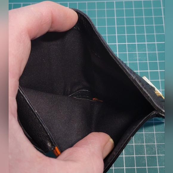 Ladies Juicy Couture wallet in like new condition. - Picture 5 of 5